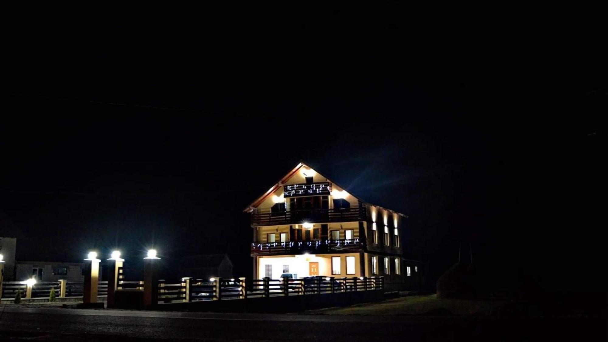 Casa Vadeanu Otel Sighetu Marmaţiei Dış mekan fotoğraf