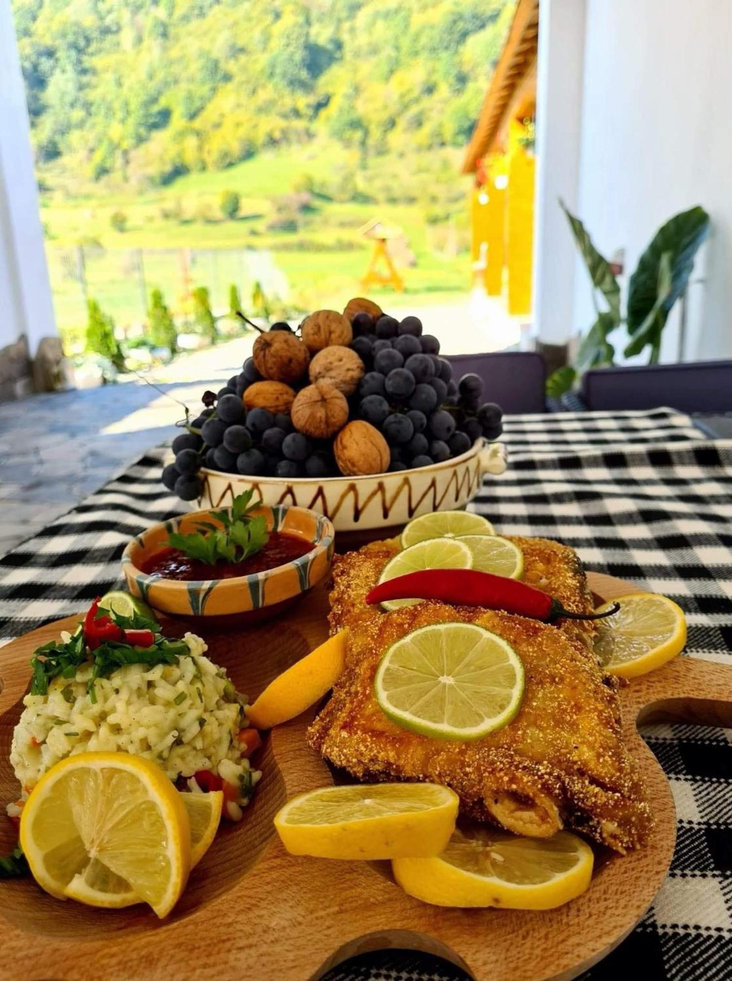 Casa Vadeanu Otel Sighetu Marmaţiei Dış mekan fotoğraf
